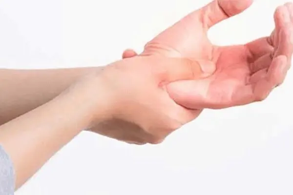 علت خواب رفتگی دست‌ها چیست؟