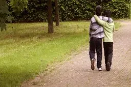 آسیب‌های وابستگی مفرط به یک دوست را بدانید