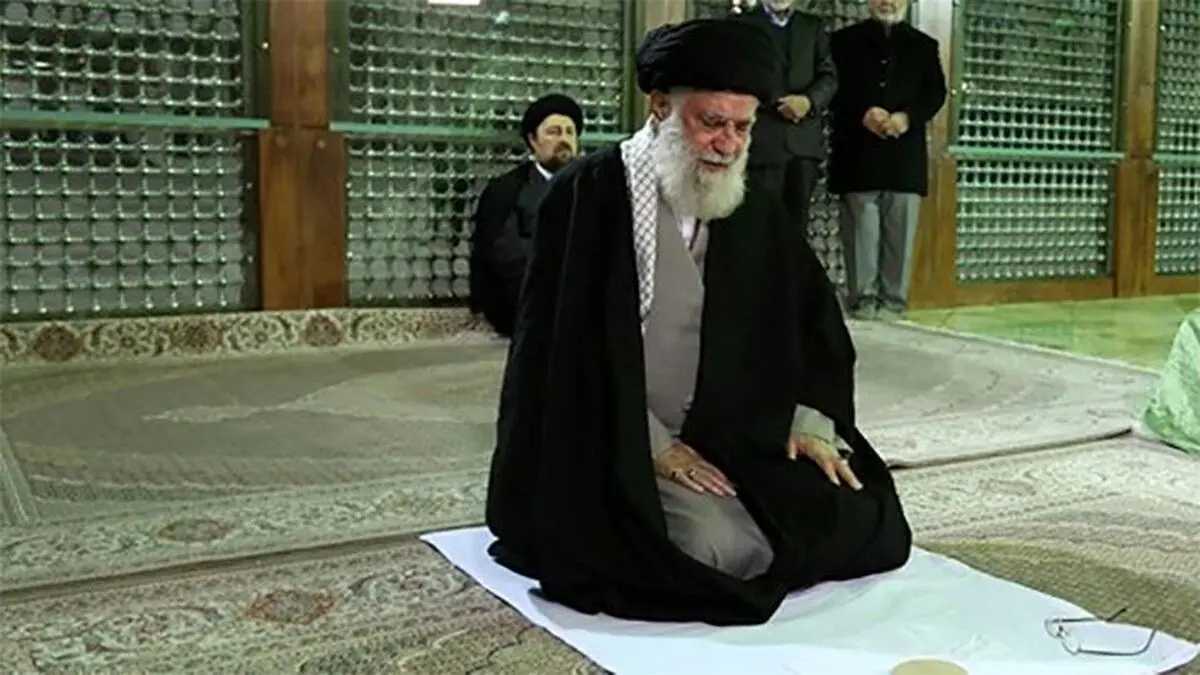 رهبر معظم انقلاب در مرقد امام خمینی(ره) و گلزار شهدا حضور یافتند