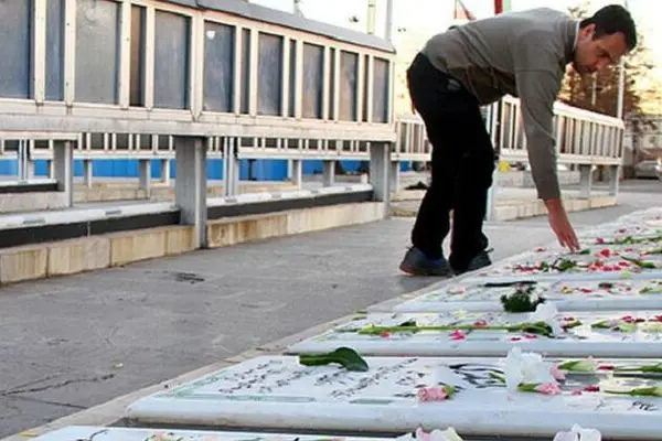 فردا گلزار شهدای سراسر کشور عطر افشانی می‌شود