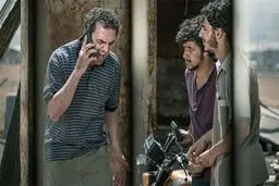 دوزیست در یک منجلاب مطهر