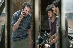 دوزیست در یک منجلاب مطهر