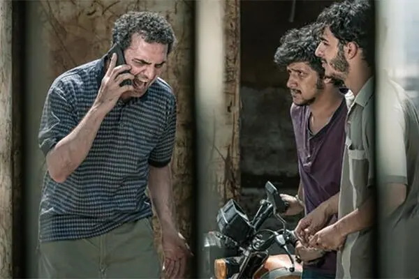 دوزیست در یک منجلاب مطهر