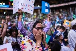 استفاده تبلیغاتی از حجاب در تبلیغات انتخاباتی دموکرات‌ها