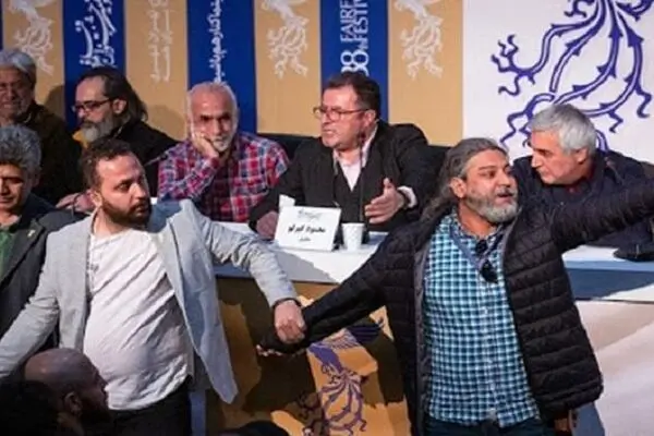 فرد معترض در نشست «خروج» که بود؟