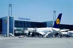 طوفان ۱۰۰ پرواز فرودگاه فرانکفورت را لغو کرد