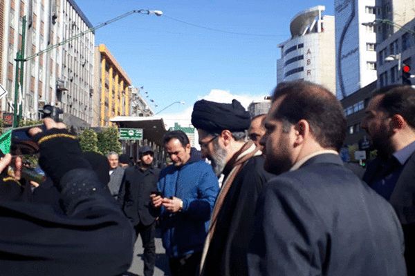 عکس: حضور حجت‌الاسلام مجتبی خامنه‌ای در راهپیمایی ۲۲ بهمن