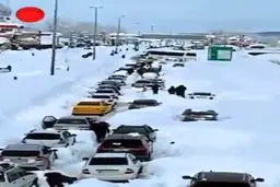 فیلم: مسافران گرفتار شده در برف سنگین گیلان