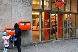 انفجار ۲ بمب پستی در آمستردام هلند