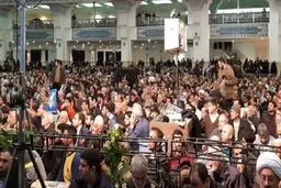 درخواست مردم از فرمانده کل سپاه در مصلی تهران