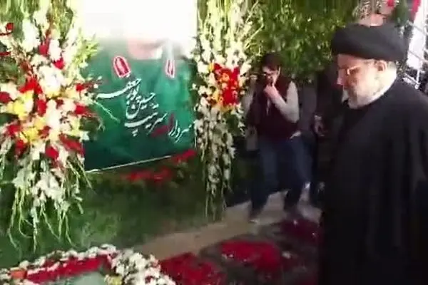 فیلم: زیارت حجت‌الاسلام رئیسی از مزار شهید حاج قاسم سلیمانی