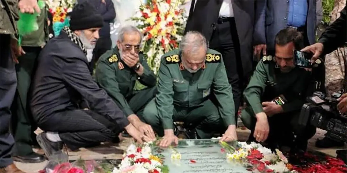 عکس: سردار فدوی بر سر مزار حاج قاسم