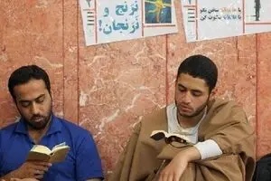 ثبت‌نام مراسم اعتکاف در ۲ دانشگاه علم و صنعت و شریف شروع شد