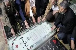 حضور فرمانده کل ارتش بر مزار شهید سپهبد سلیمانی