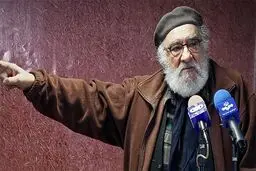 عکس: بوسه داریوش ارجمند بر تصویر سردار سلیمانی