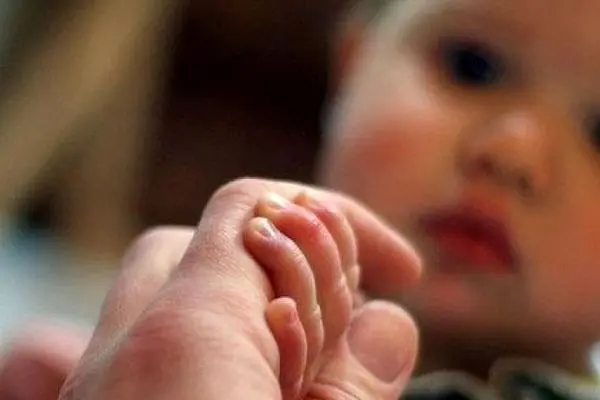 اهمیت محبت به فرزندان در کلام پیامبر اسلام (ص)