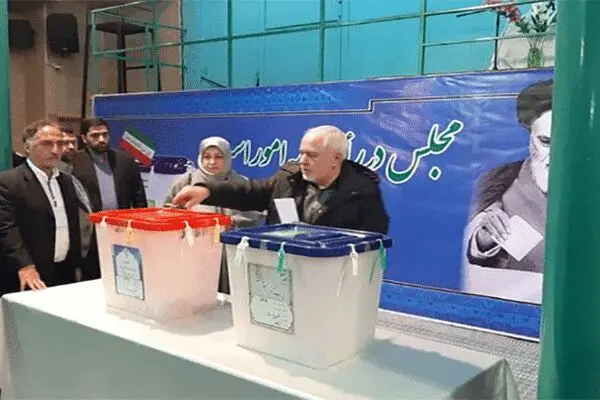 عکس: ظریف رأی خود را به صندوق انداخت