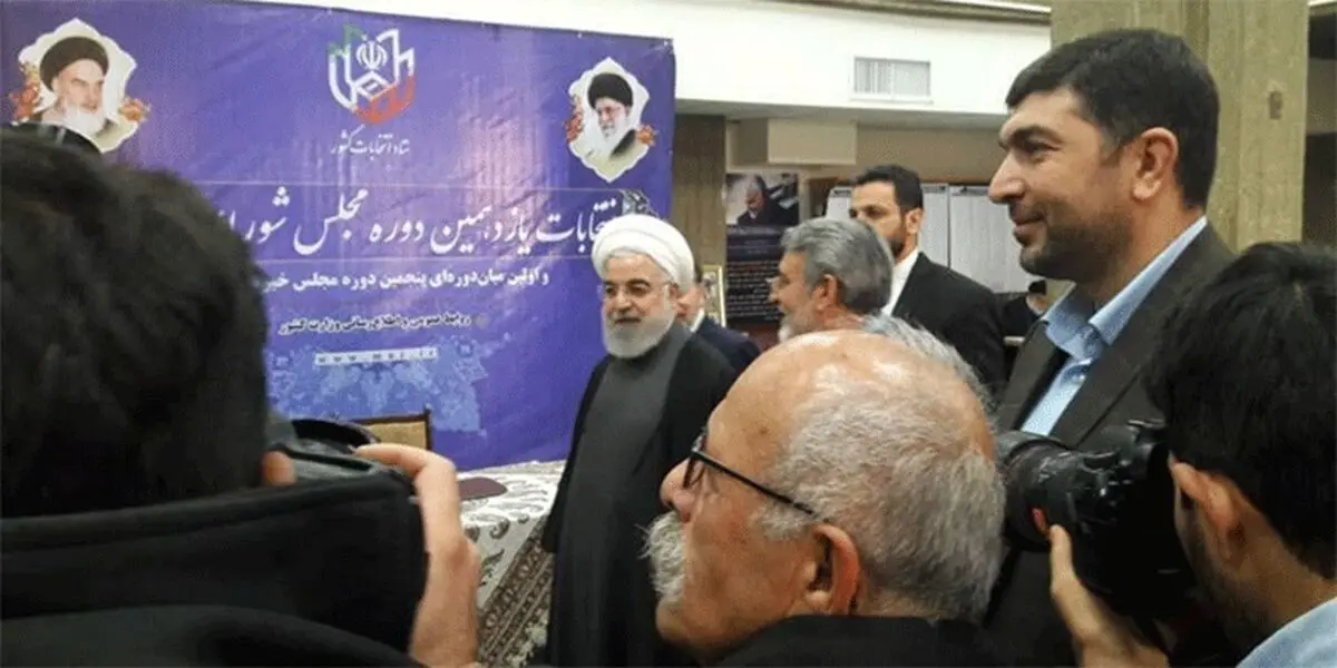 روحانی رأی خود را در صندوق انداخت