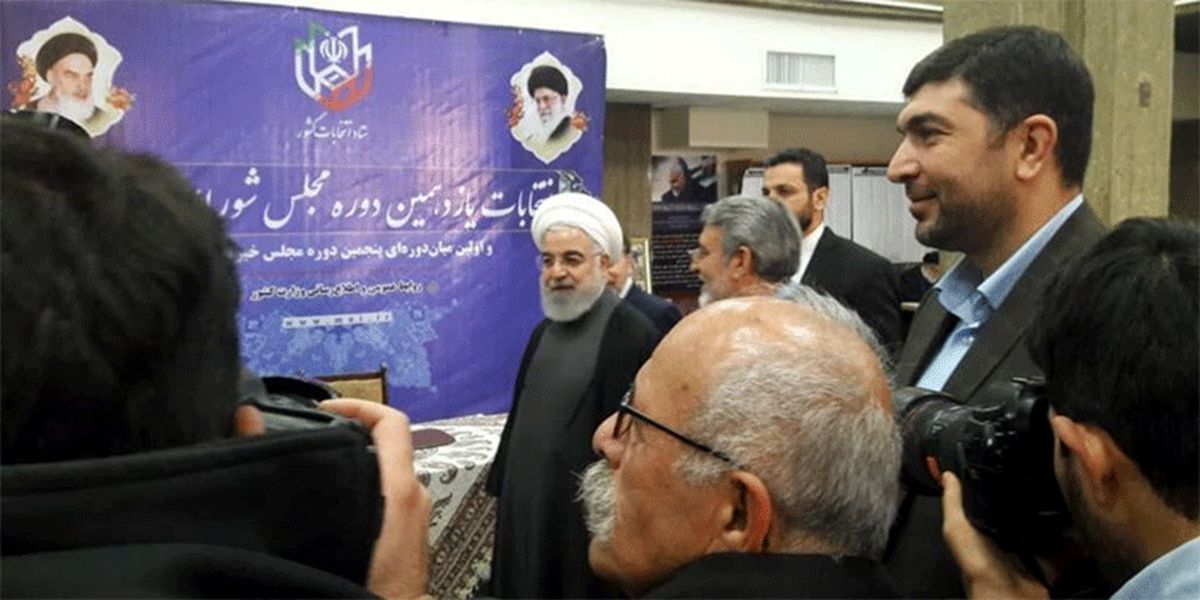 روحانی رأی خود را در صندوق انداخت