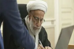 بازدید آیت الله جنتی از ستاد مرکزی نظارت بر انتخابات