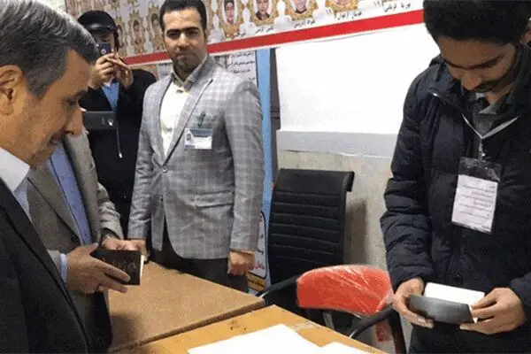 محمود احمدی نژاد رأی در انتخابات شرکت کرد