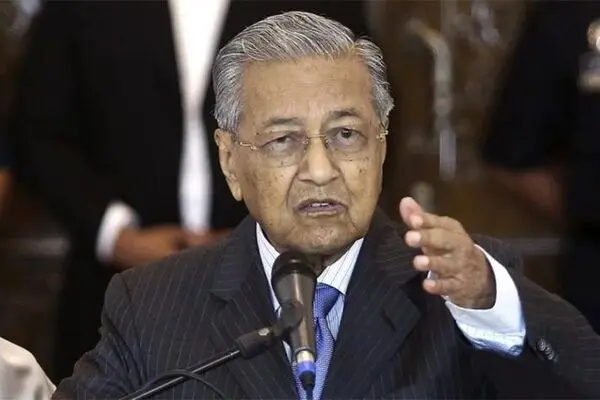 ماهاتیر محمد استعفا داد