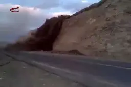 فیلم: لحظه ریزش کوه در زلزله آذربایجان غربی