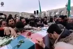 فیلم: طواف پیکر شهید «اصغر پاشاپور» در حرم رضوی