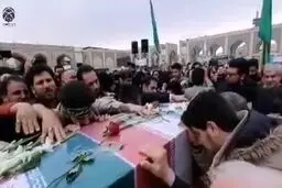 فیلم: طواف پیکر شهید «اصغر پاشاپور» در حرم رضوی