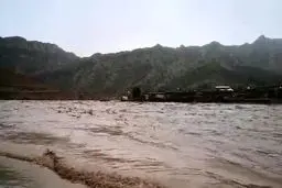فیلم: روستای «چم‌کبود» پلدختر در محاصره سیل
