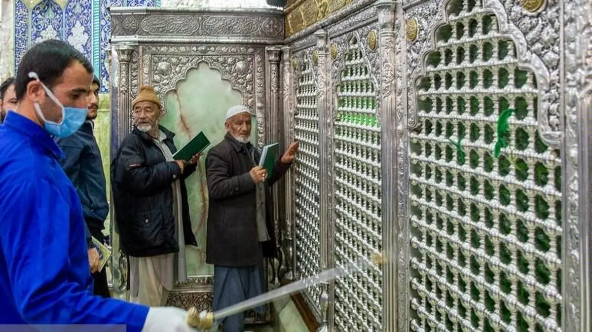 عکس: حرم حضرت معصومه (س) ضدعفونی شد