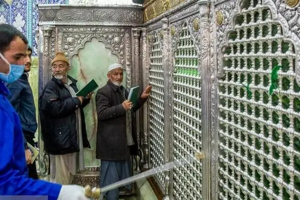 عکس: حرم حضرت معصومه (س) ضدعفونی شد