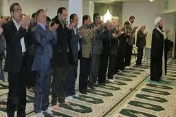 اقامه نماز جماعت در ادارات و دستگاه‌های اجرایی کشور تعطیل شد