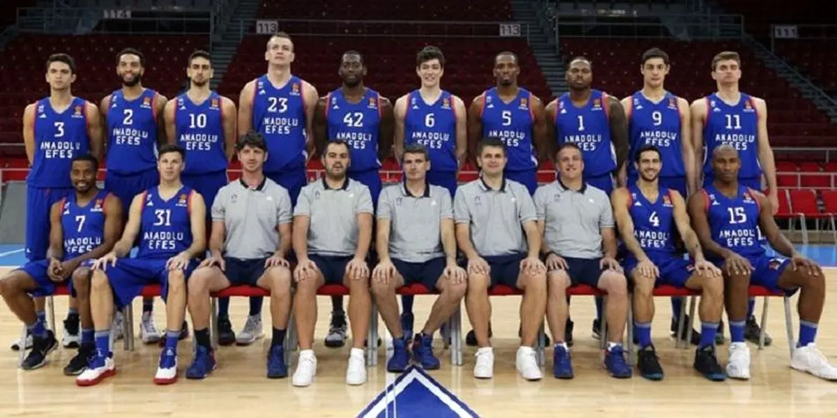 عکس: بازرسی بدنی بی‌شرمانه بازیکنان ترکیه در فرودگاه تل‌آویو