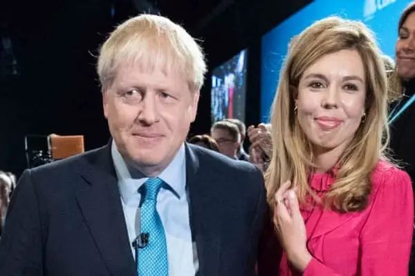 کرونا در بریتانیا، جانسون در مرخصی زایمان