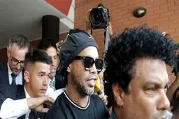 رونالدینیو آزاد شد