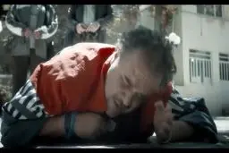 تماشای رایگان و قانونی فیلم زندانی‌ها +دانلود