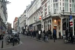 تصاویر: صف‌ خرید ماری‌جوانا در پی شیوع کرونا در هلند