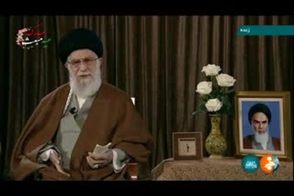 فیلم: قرائت صلوات خاصه امام رضا(ع) توسط رهبر انقلاب