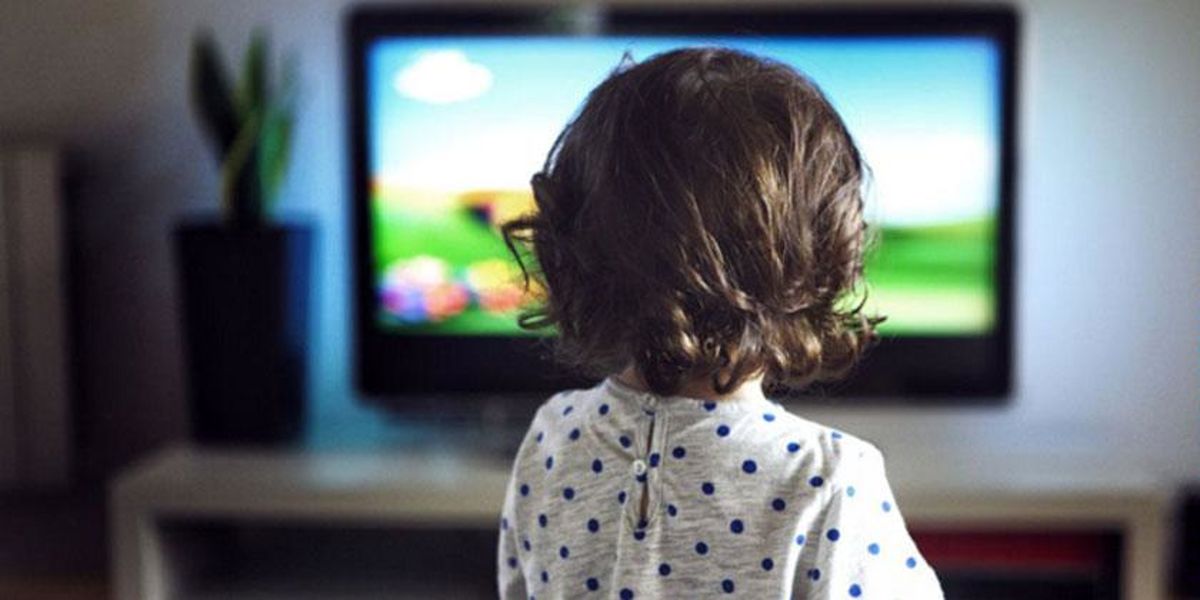 خطر تماشای افراطی تلویزیون برای کودکان در قرنطینه