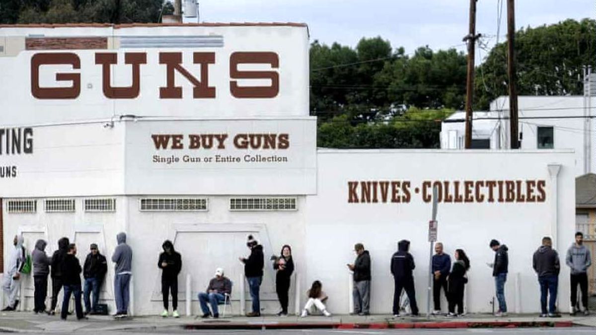 اعتراض امریکایی‌ها به بسته شدن اسلحه فروشی‌ها