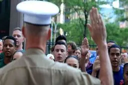 کرونا و ادامه سربازگیری و  آموزش نظامی پنتاگون