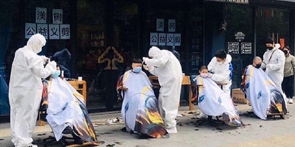 عکس: مردم در آرایشگاه‌های ووهان صف کشیدند
