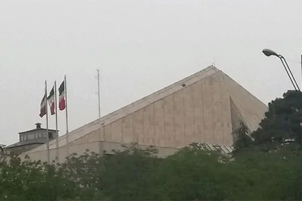 عکس: عدم رعایت طرح فاصله گذاری اجتماعی در مجلس