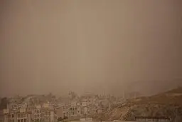 عکس: ریزگردها آسمان کرمانشاه را سیاه کرد