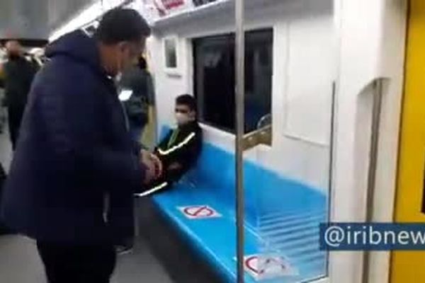 فیلم: اجرای طرح فاصله گذاری اجتماعی در متروی تهران