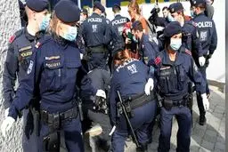 تظاهرات آلمانی‌ها و اتریشی‌ها علیه قرنطینه