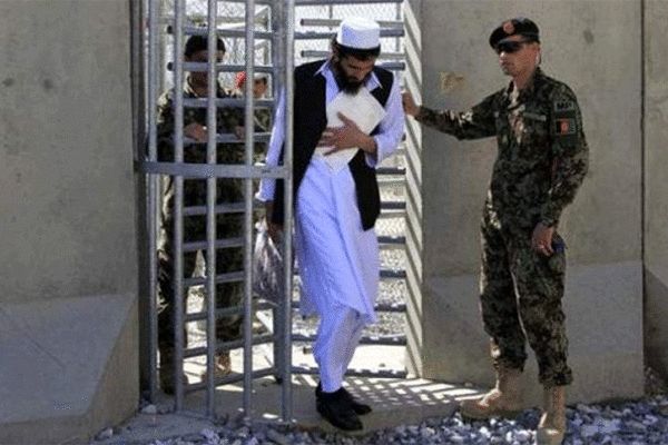 توقف آزادی زندانیان طالبان از سوی دولت افغانستان