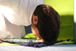 نخواندن نماز، روزه را باطل می‌کند؟