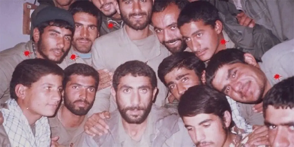 تصویر دیده نشده از سردار قاآنی در بین ۱۴ شهید تخریب‌چی